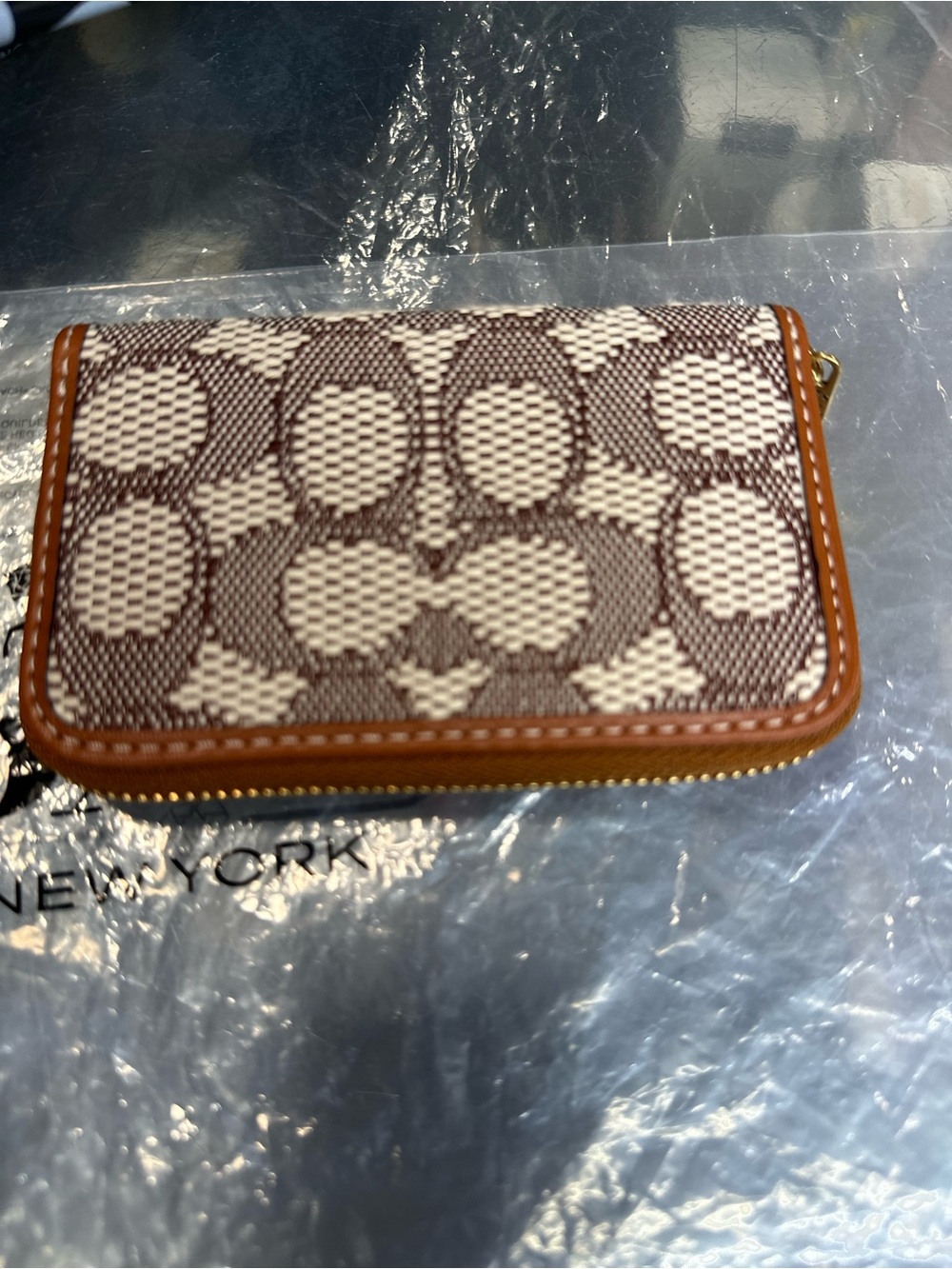COACH
Essential Small Signature Jacquard Zip Around Card Case . New no tag - Picture 2 of 4